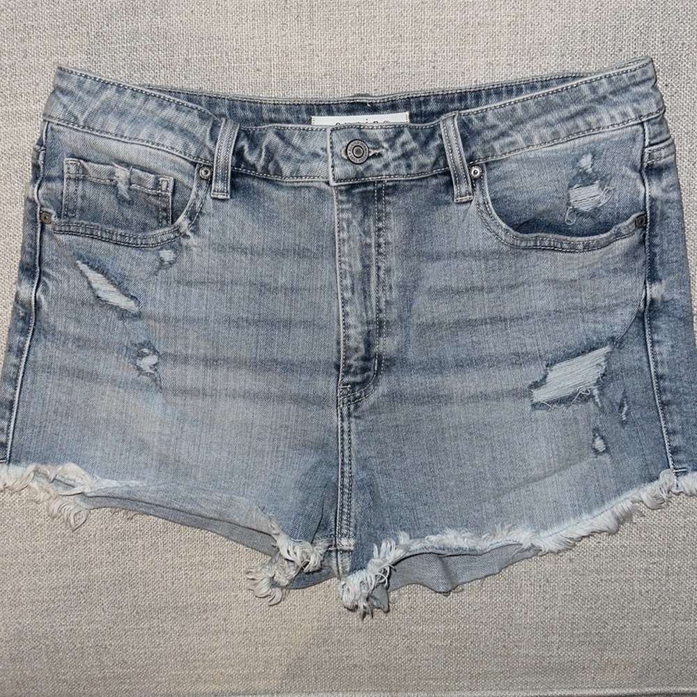EUNINA Lulu Super High Rise Cut Off Short SZ LRG/8. Light Blue Distressed Denim